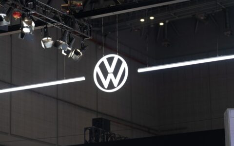 Volkswagen e JSW in trattative
