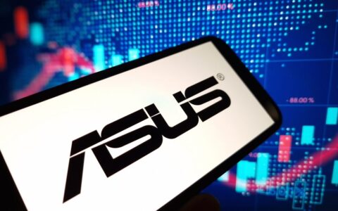 Asus Zenbook 14 (2026) in un ambiente di lavoro