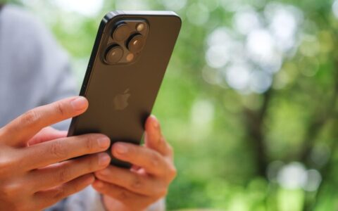 Animazione iPhone Duo su Galaxy Z Fold 8
