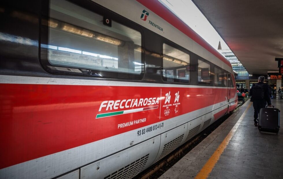 Treno regionale Trenitalia in movimento