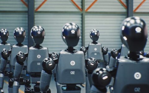 Robot postino bipede di Evri in fase di test