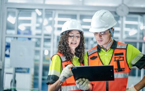 Ufficio moderno con tecnologia integrata