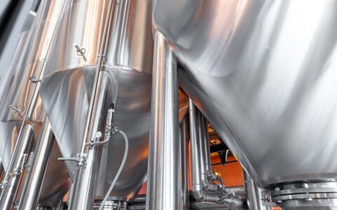 Immagine rappresentativa della produzione di acciaio inox