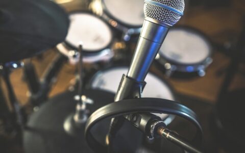 Manager che utilizza l'intelligenza artificiale per le valutazioni delle performance